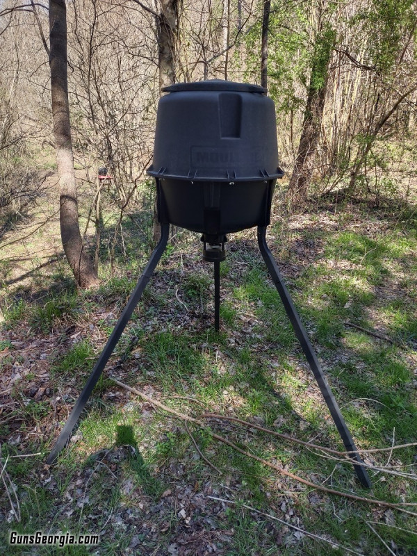 Like new Moultrie tripod auto feeder hardly used 